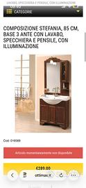 Mobile bagno con lavandino, rubinetto e specchio 