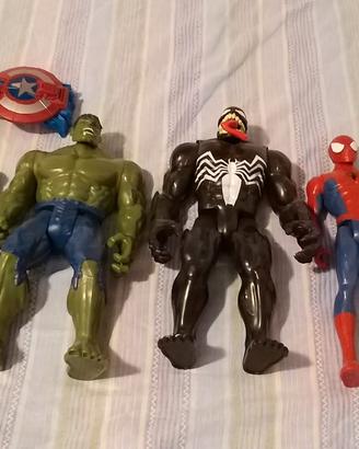 6 personaggi marvel e dc e scudo per suoni