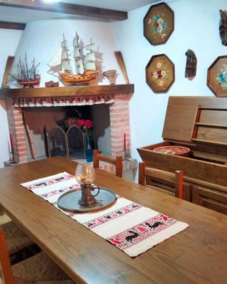 Arredo taverna in legno massello stile friulano