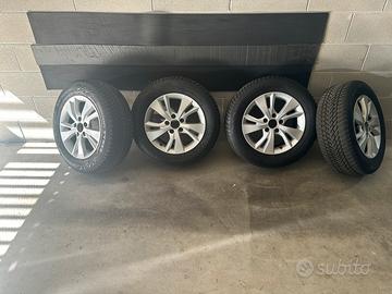 Cerchi con  gomme invernali nokian  honda HRV