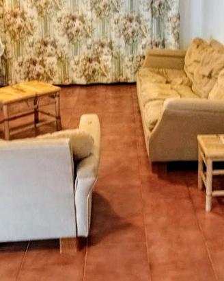 divano 3 posti più 2 poltrone 