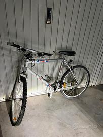 Bicicletta Mountain Bike Shimano AFS