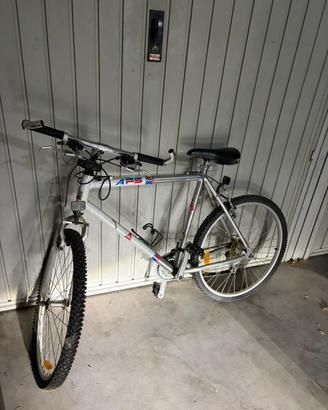 Bicicletta Mountain Bike Shimano AFS