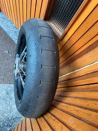 cerchi alpina gommati slick metzeler k1