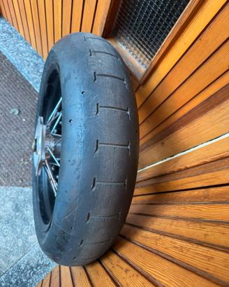 cerchi alpina gommati slick metzeler k1