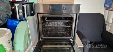 Forno elettrico da pulire.