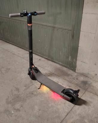 monopattino Segway Ninebot KickScooter ES2