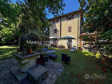 Villa d'Epoca Immersa nel Verde a Jesolo Paese