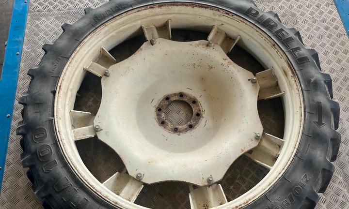 Gomme strette 210/95 R44 Pirelli complete di cerch