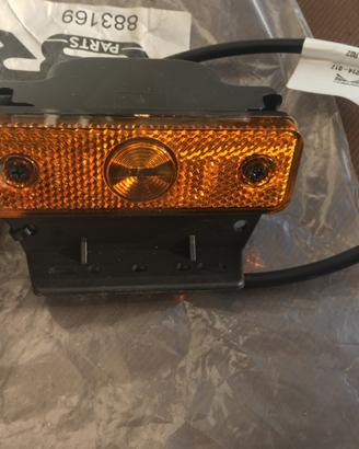 Luce laterale LED arancione 24V con cavo 0,5M P&R
