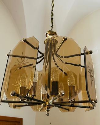 Lampadario in ottone e vetro color ambra in stile