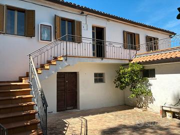 Casa con corte