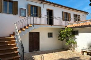 Casa con corte
