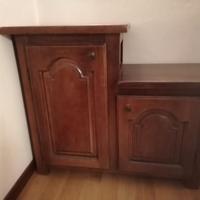 Mobiletto con specchio abbinato