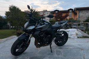 Honda CB 1000 Hornet - 2025 solo 2.200km