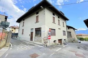 CASA SEMINDIPENDENTE A OSSIMO