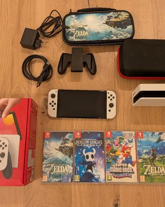 Nintendo Switch OLED + 4 giochi + accessori