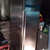 Frigo in acciaio verticale e altro