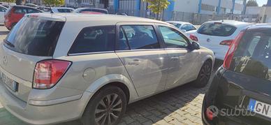 Opel astra sw 116 cv 1.6 gpl 2010