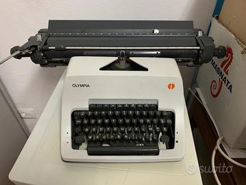 Macchina da Scrivere OLYMPIA SG3 Deluxe anni 70