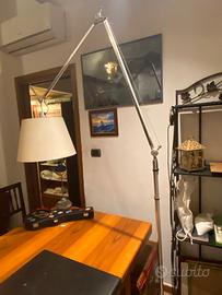 Piantana con paralume in pergamena