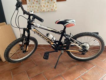 Mountain bike Montana  20’ + casco