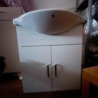 Mobile del bagno con lavandino