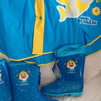 Stivali e mantella per  pioggia Babyshark