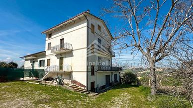 Casa cielo terra con corte e garage