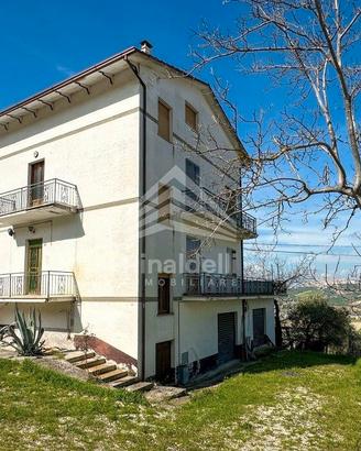 Casa cielo terra con corte e garage