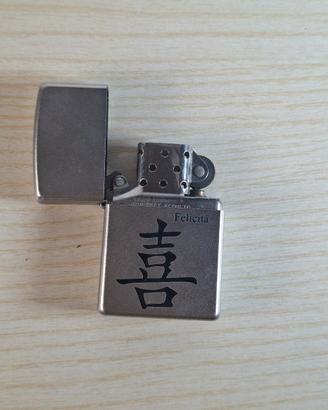 accendino zippo. felicità in cinese, giapponese