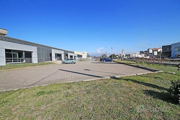 Immobile di 2005 m² con più di 5 locali a Osio Sop - Vista 4