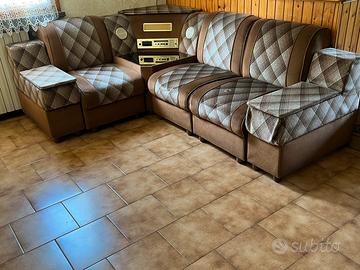 Divano modulare Anni 70’con Radio lettore Cassette