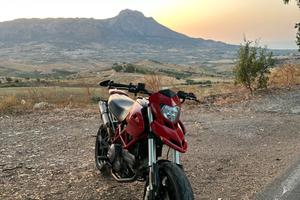 Ducati hypermotard 796 a2