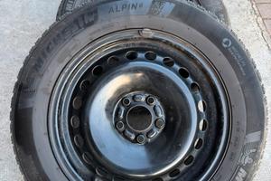 Cerchi ford con gomme invernali