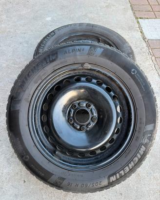 Cerchi ford con gomme invernali