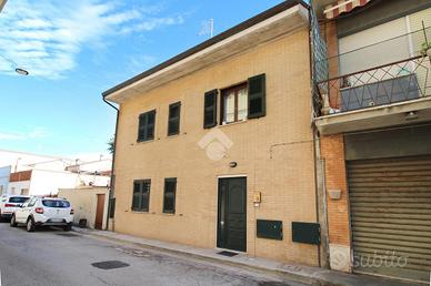 3 LOCALI A PORTO SANT'ELPIDIO