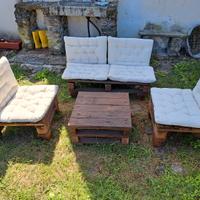 Divanetto e poltrone di pallet