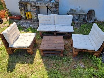 Divanetto e poltrone di pallet