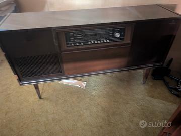 radio-giradischi vintage della Grundig