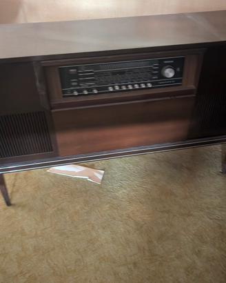 radio-giradischi vintage della Grundig