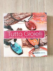 Libro Tutto gioielli. Edizione illustrata. Nuovo