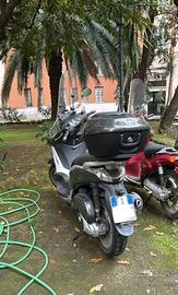 Piaggio Beverly 300 i.e. grigio