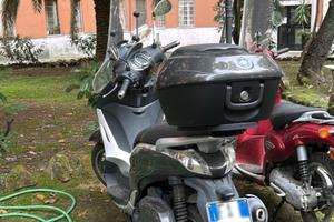 Piaggio Beverly 300 i.e. grigio