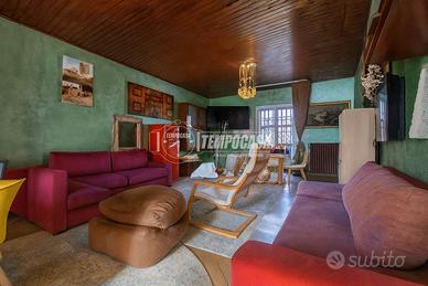 AMPIO 4 VANI + DOPPI ACC.RI CON LASTRICO SOLARE, R