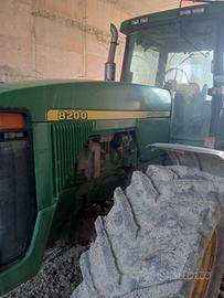 Trattore John Deere 8200