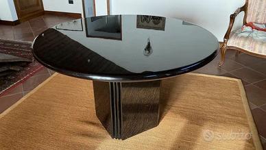 Tavolo tondo laccato design 1970-80 B&B italia