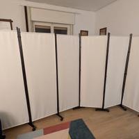 Paravento in metallo e stoffa con ruote