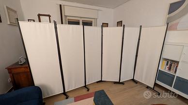 Paravento in metallo e stoffa con ruote