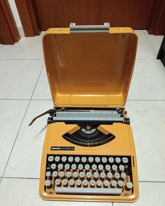 macchina da scrivere Olivetti lettera 82 